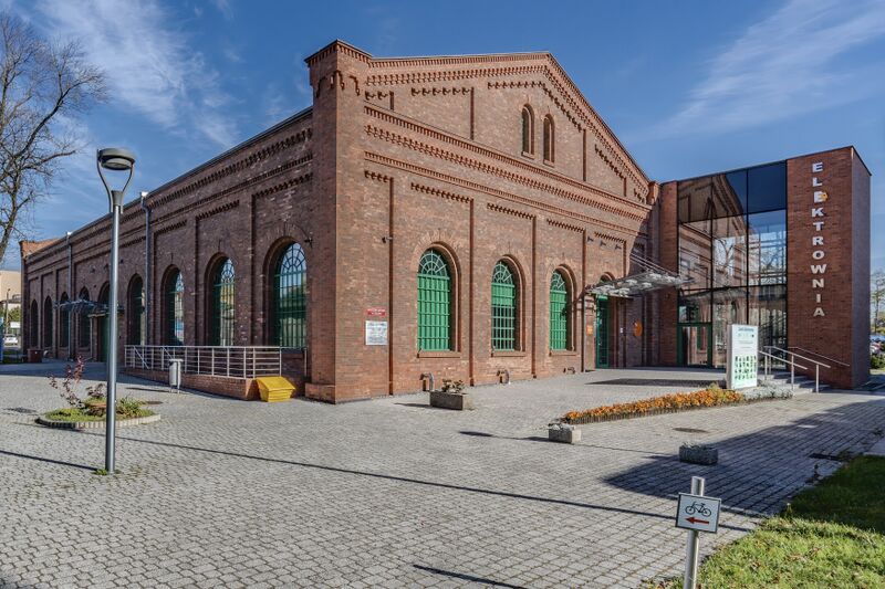 Plik:Budynek Galerii Sztuki Współczesnej Elektrownia w Czeladzi od strony wschodnio-północnej, jesień 2022, KsP 222.jpg